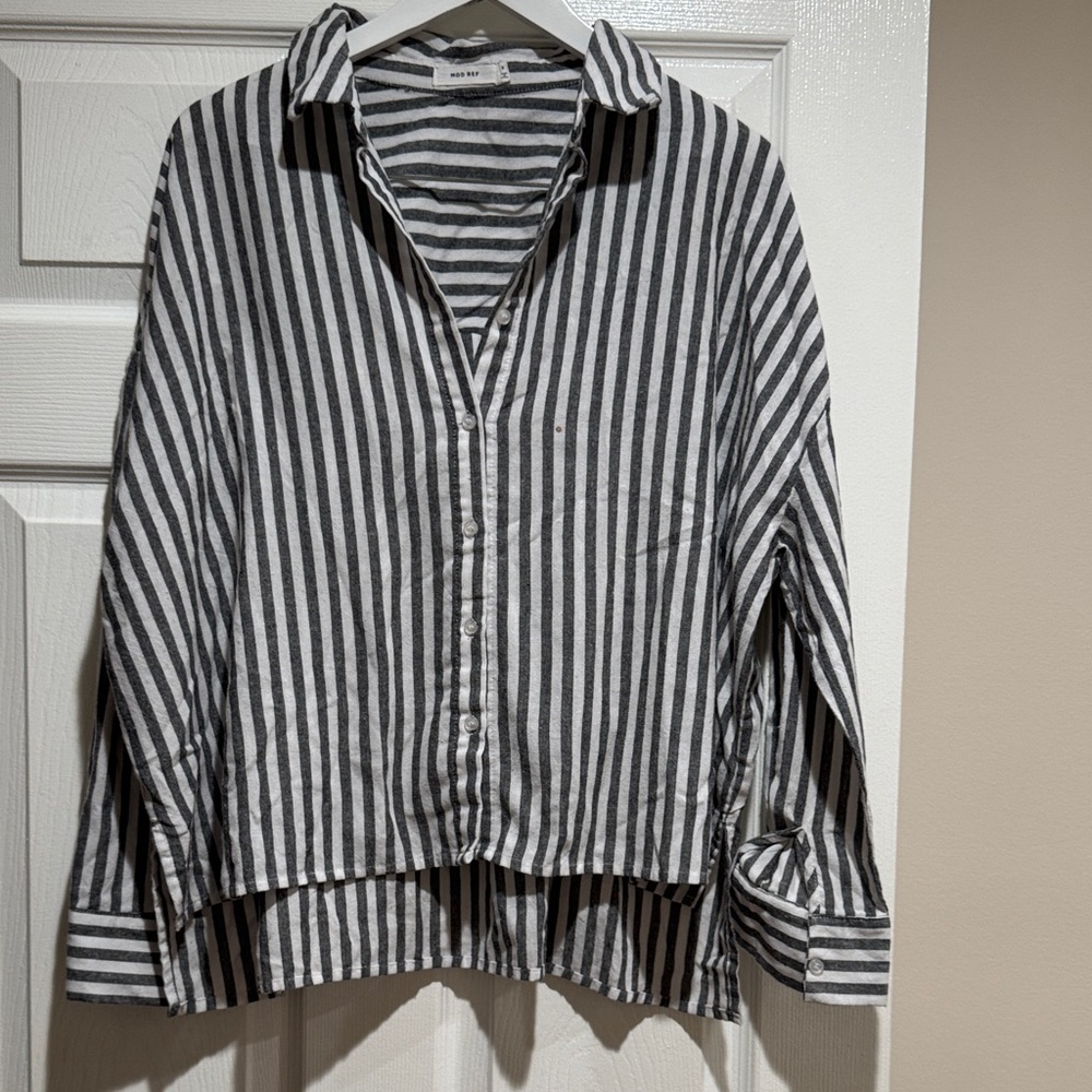 Mod Ref Woman Black & White Vertical Stripe Button Shirt Size Small Long Sleeve